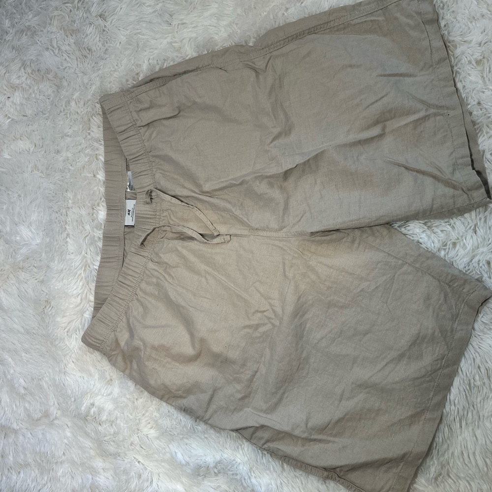 H&M Men's Cargo Shorts in Beige